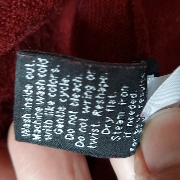 EUC Apt 9 size M gray and burgundy argyle sweater - Picture 5 of 5